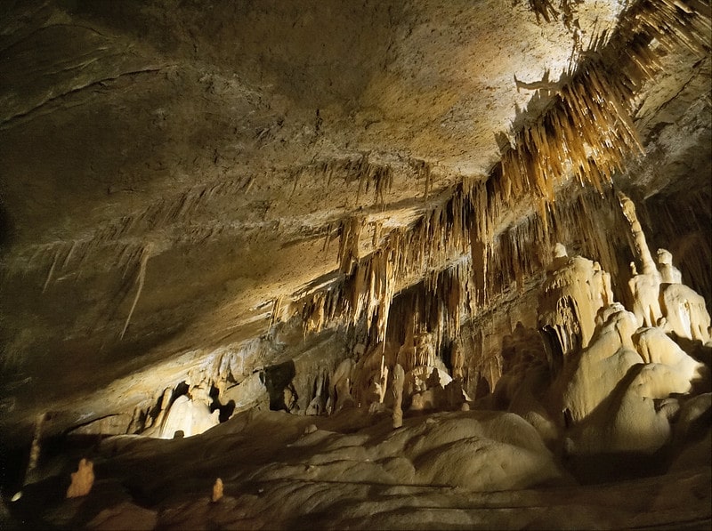 Sala Laminosin en las cuevas de Mendukilo - Qué ver en Navarra