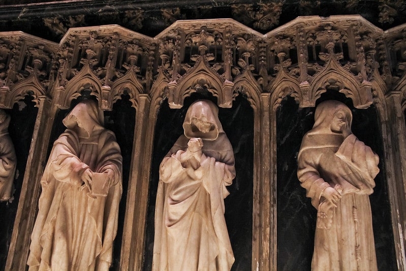 Estatuas de la Catedral Santa María la Real en Pamplona - Qué ver en Navarra